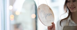 AdobeStock_623602109_Handel_2500x1000px