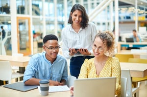 ICT-Fachperson_1200x800px_AdobeStock_952946018
